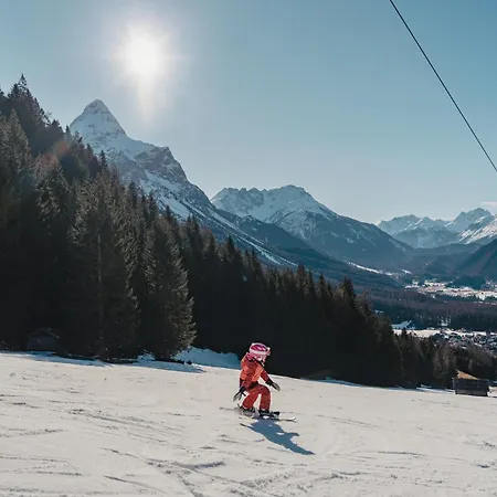 Gipfelblick- Tiroler Zugspitze Arena In Бибервир