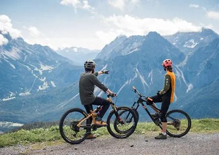 Gipfelblick- Tiroler Zugspitze Arena In Biberwier
