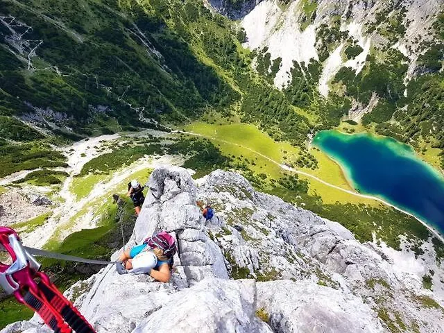 Gipfelblick- Tiroler Zugspitze Arena In Daire